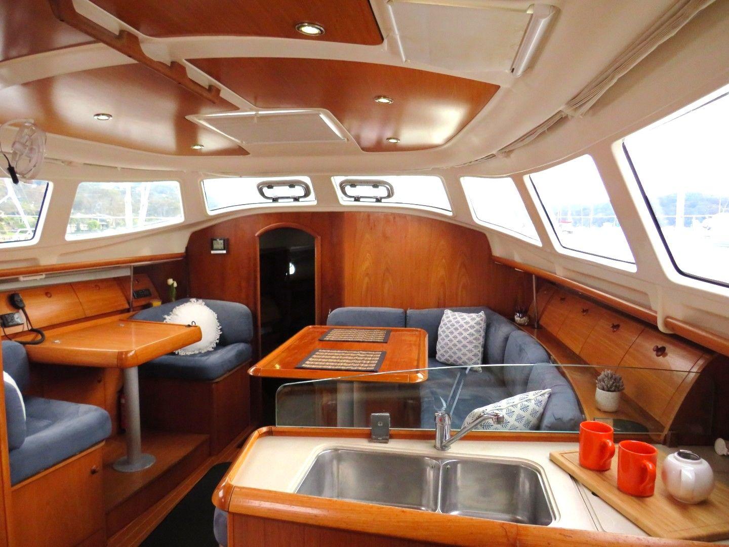 2000 Jeanneau 40 Deck-Saloon