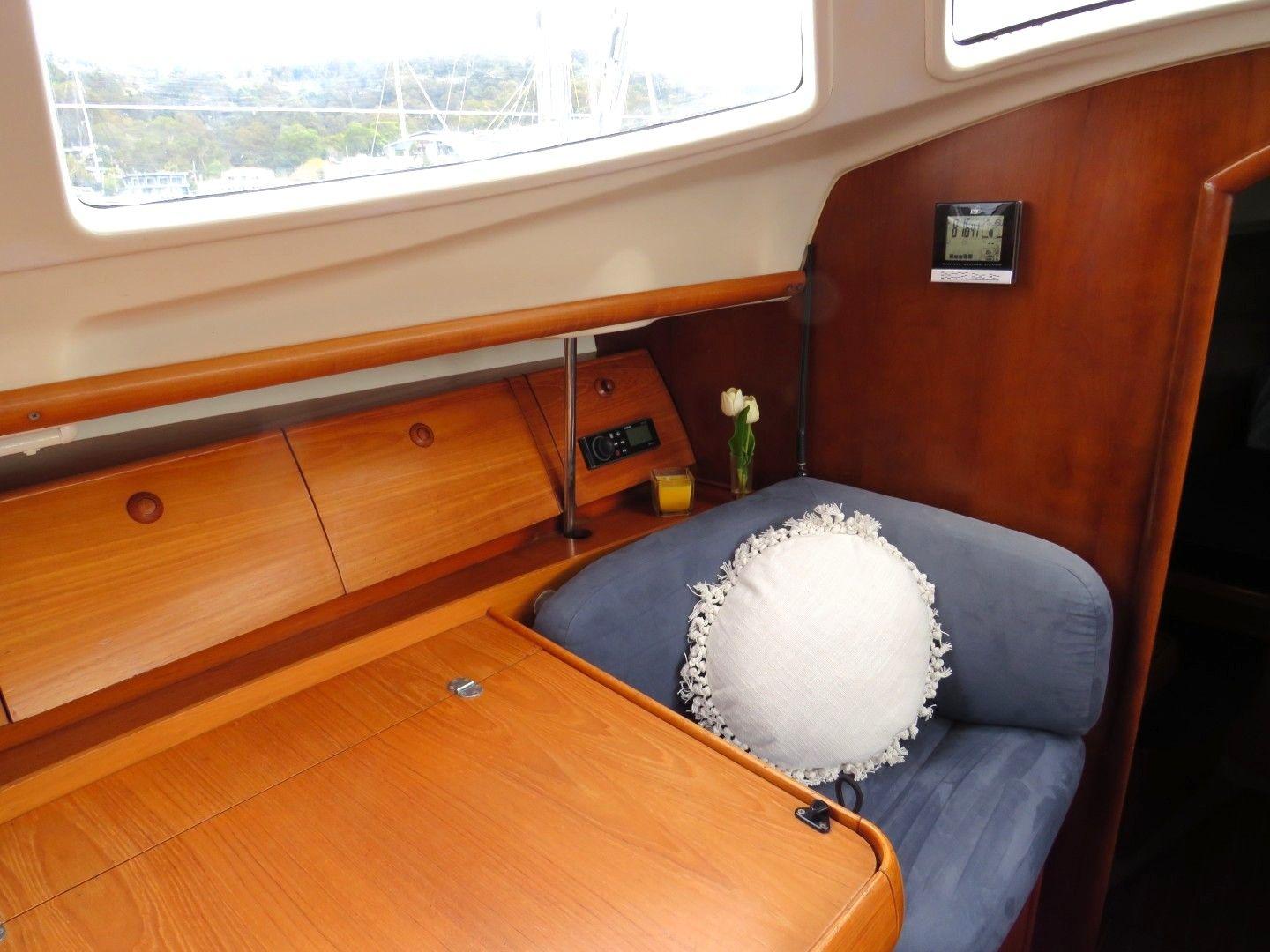 2000 Jeanneau 40 Deck-Saloon