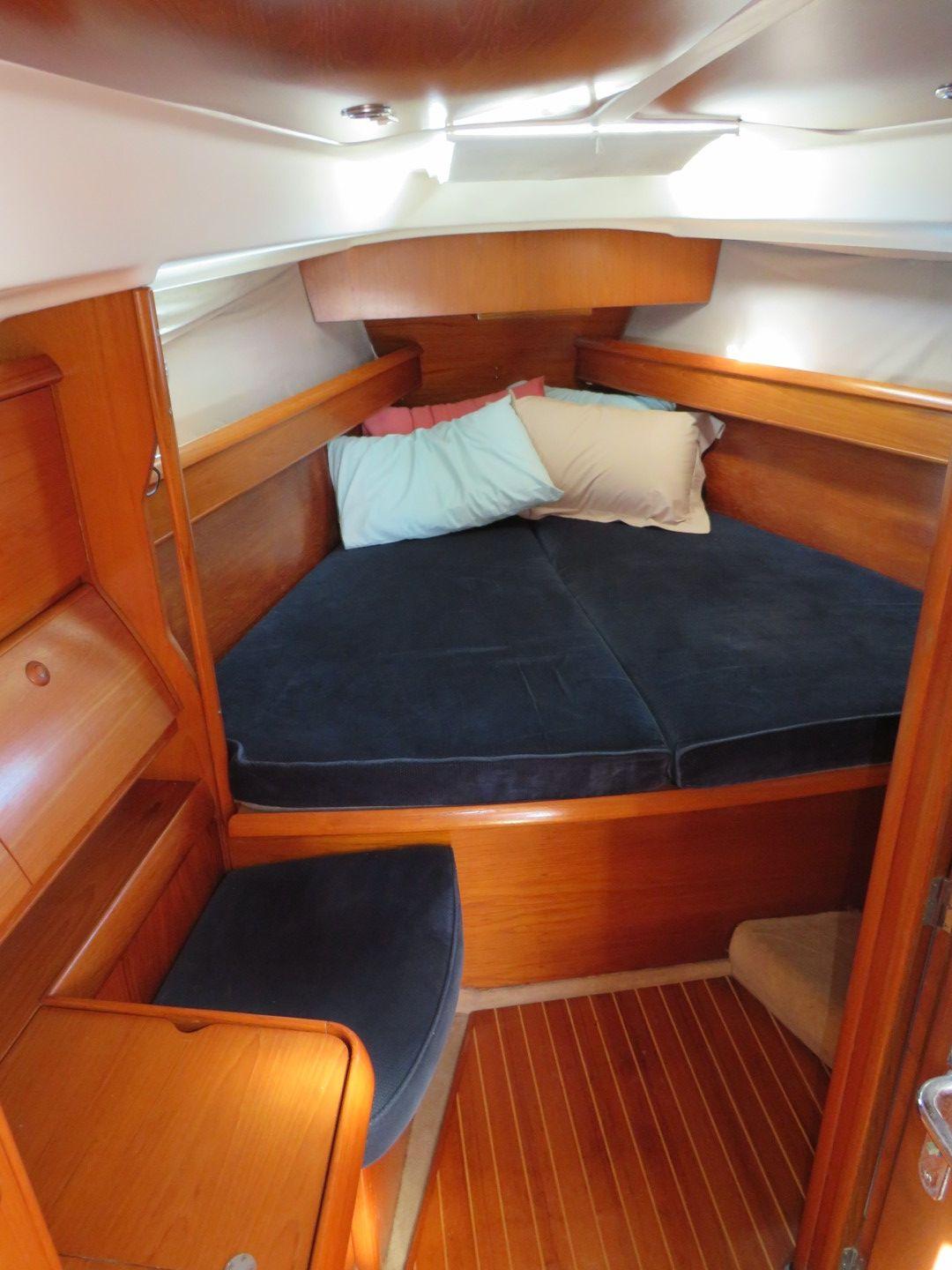 2000 Jeanneau 40 Deck-Saloon