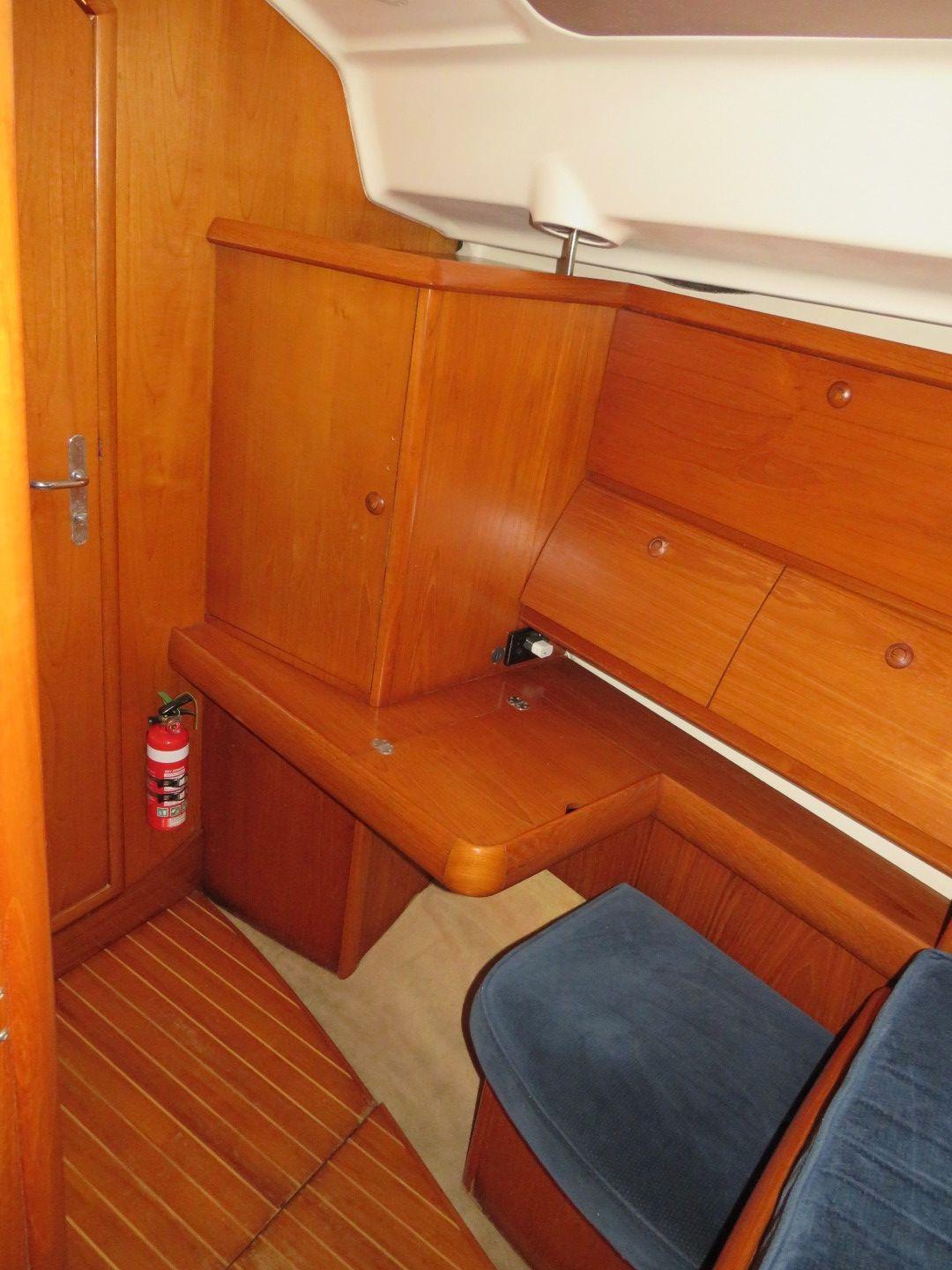 2000 Jeanneau 40 Deck-Saloon