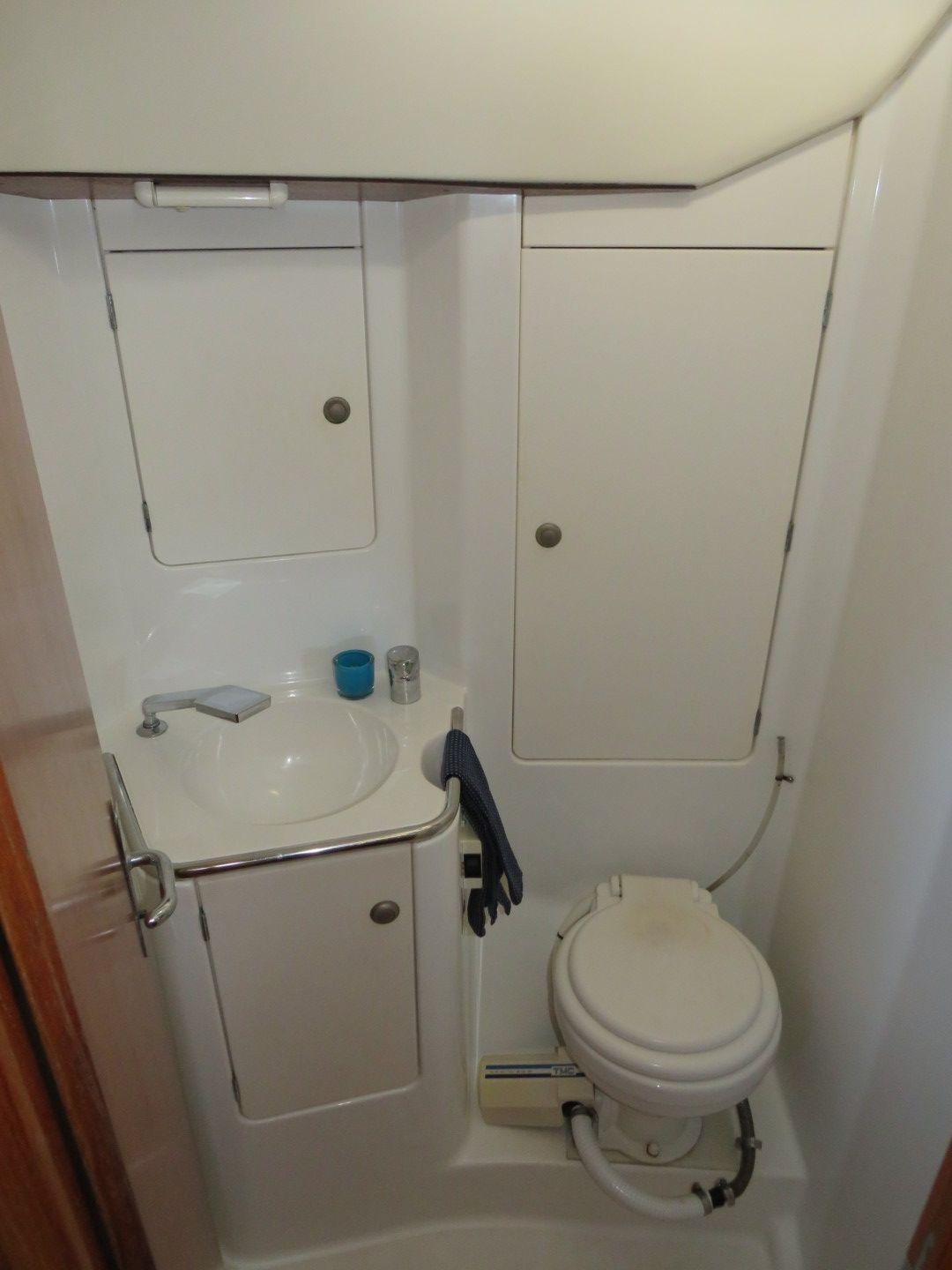 2000 Jeanneau 40 Deck-Saloon