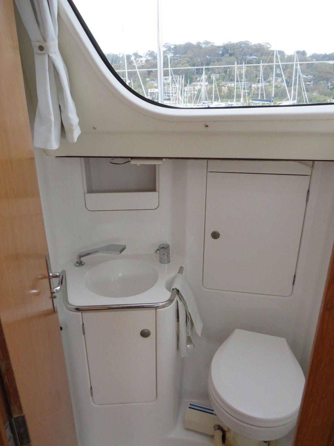 2000 Jeanneau 40 Deck-Saloon