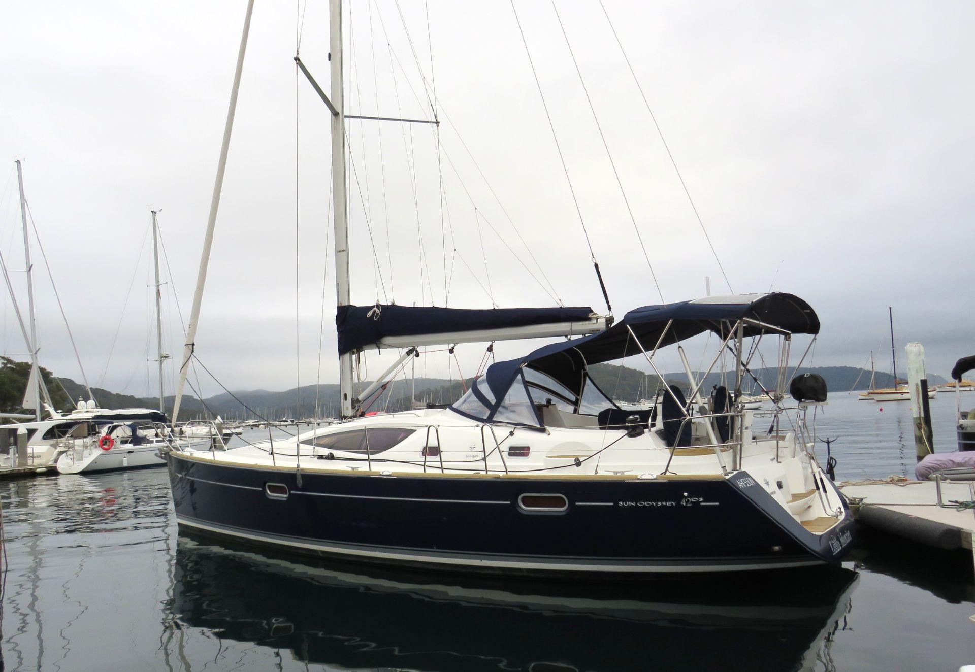 2009 Jeanneau Sun Odyssey 42 Deck Saloon