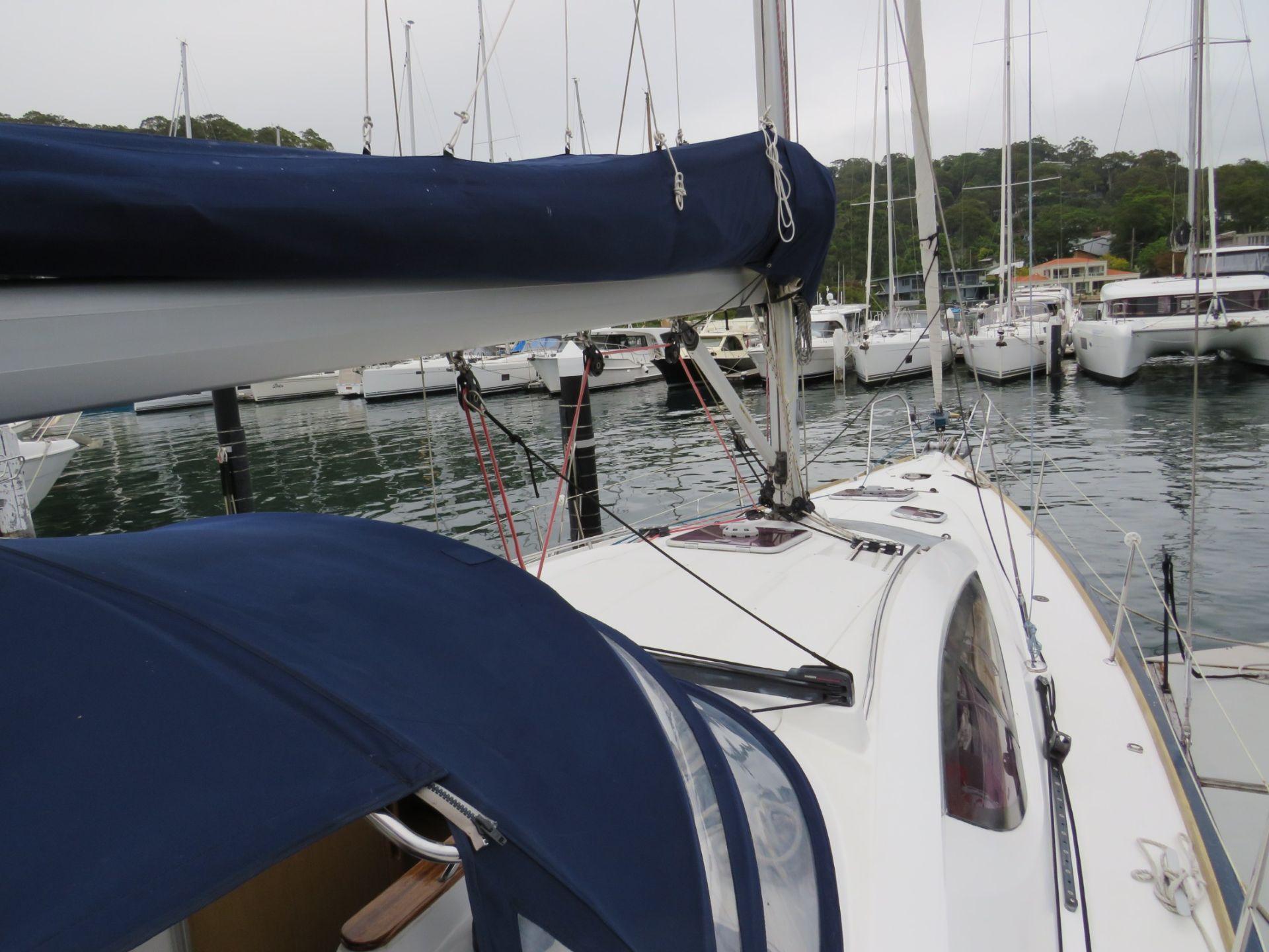 2009 Jeanneau Sun Odyssey 42 Deck Saloon