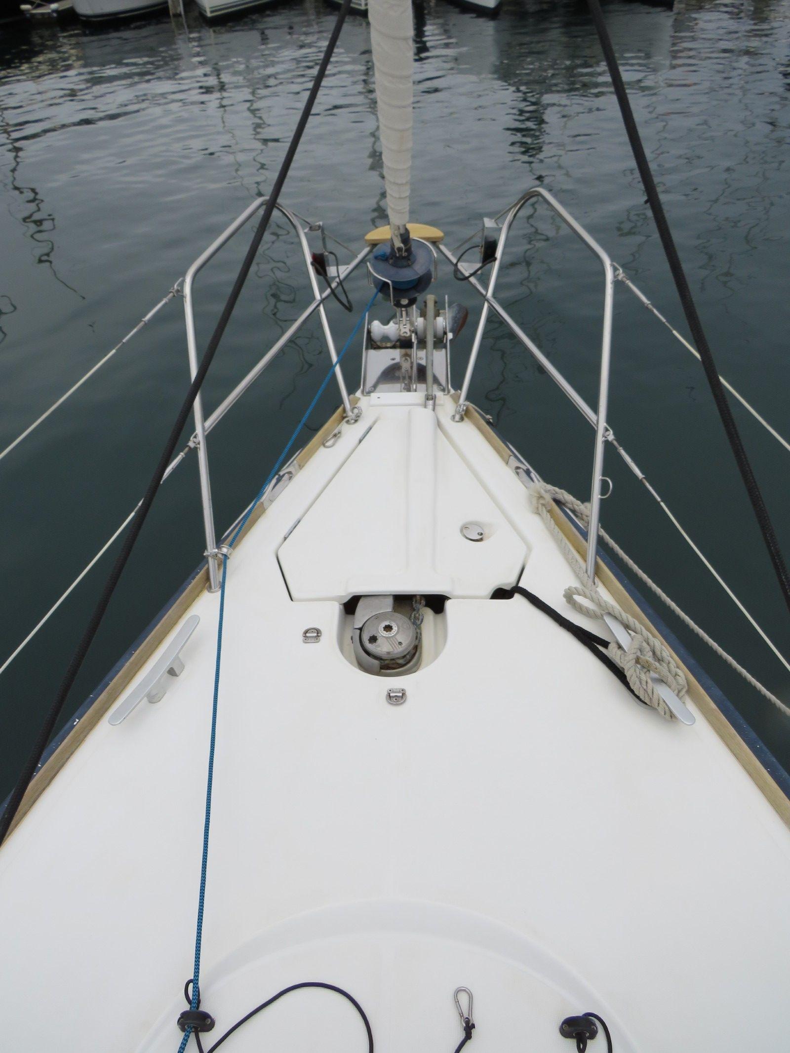 2009 Jeanneau Sun Odyssey 42 Deck Saloon