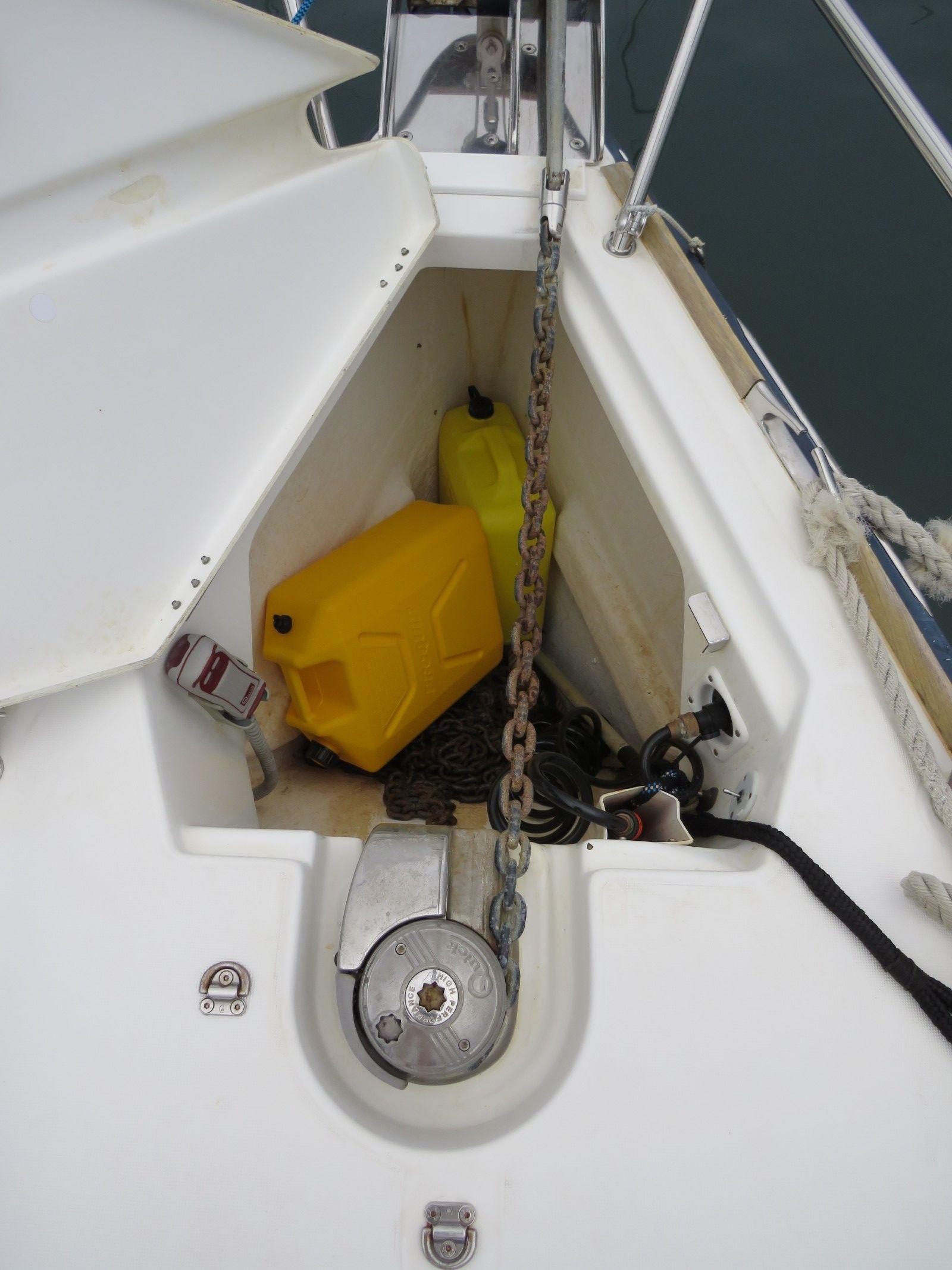 2009 Jeanneau Sun Odyssey 42 Deck Saloon