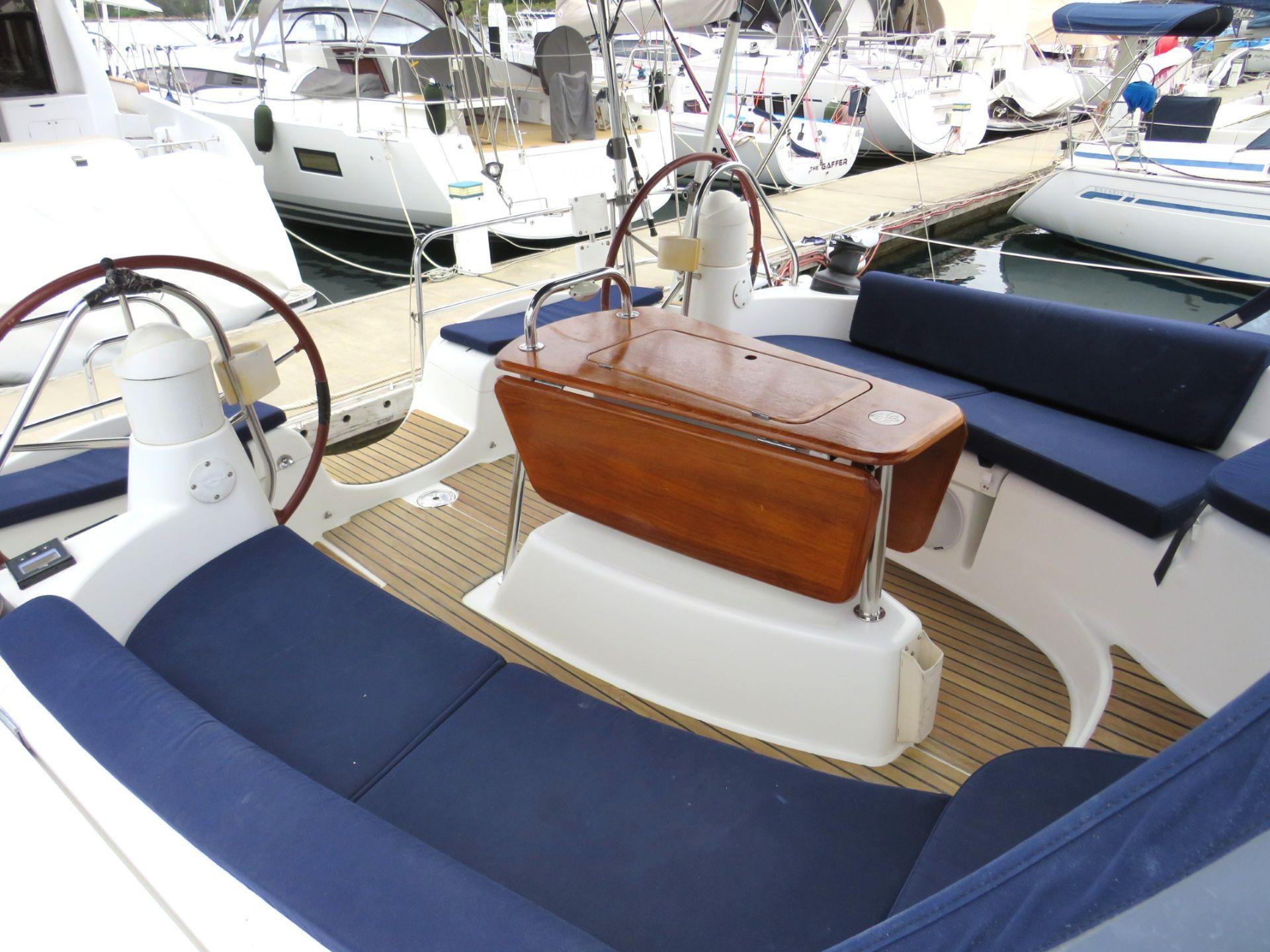 2009 Jeanneau Sun Odyssey 42 Deck Saloon