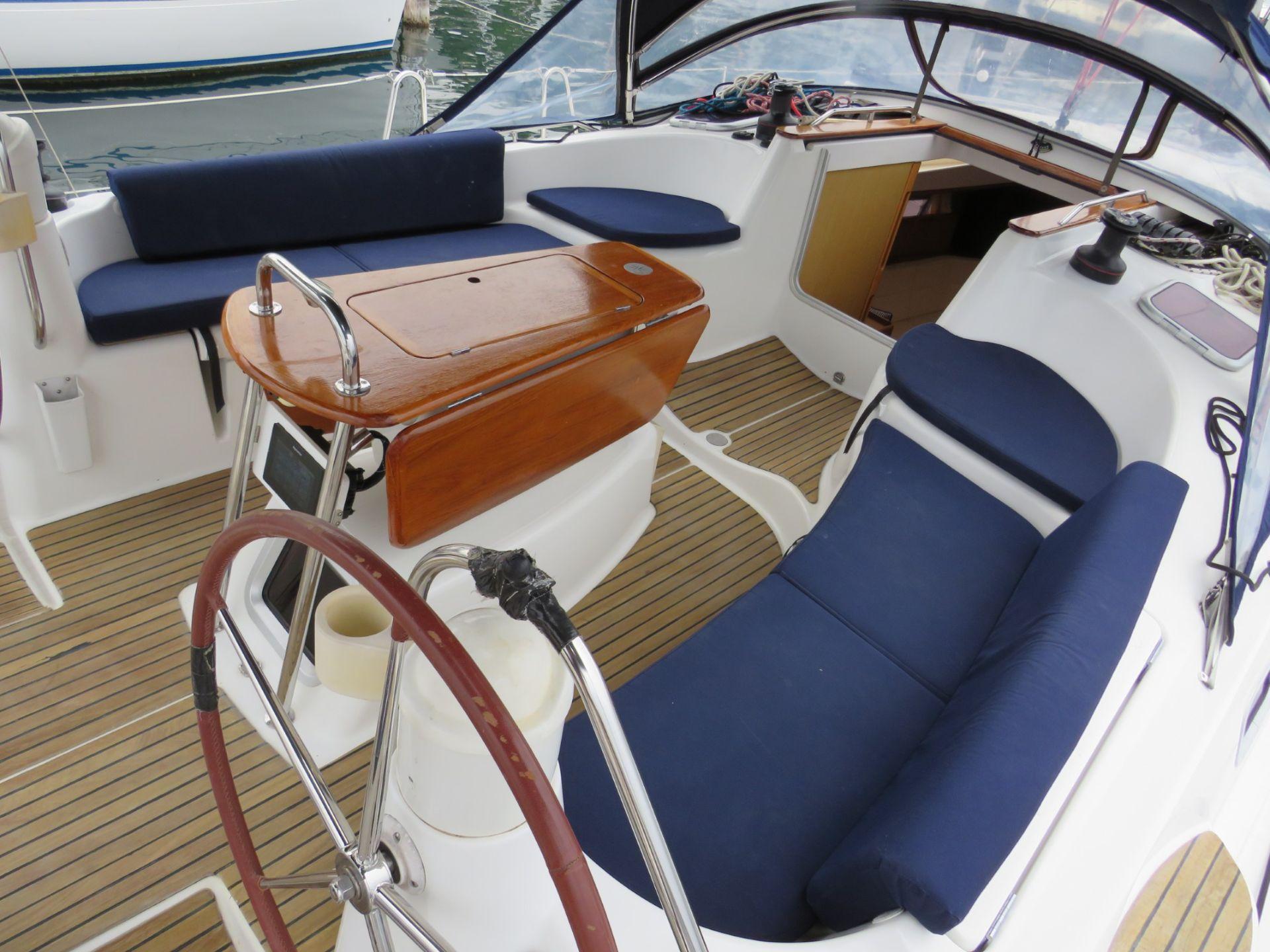 2009 Jeanneau Sun Odyssey 42 Deck Saloon