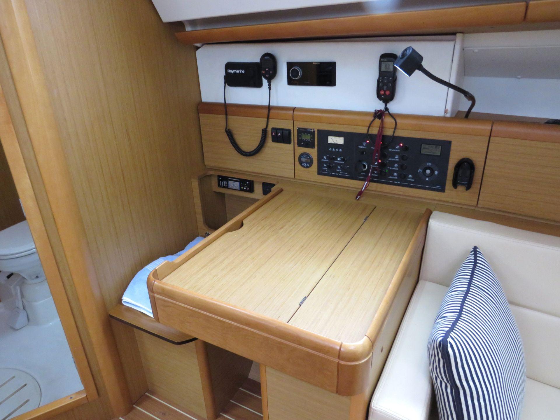 2009 Jeanneau Sun Odyssey 42 Deck Saloon