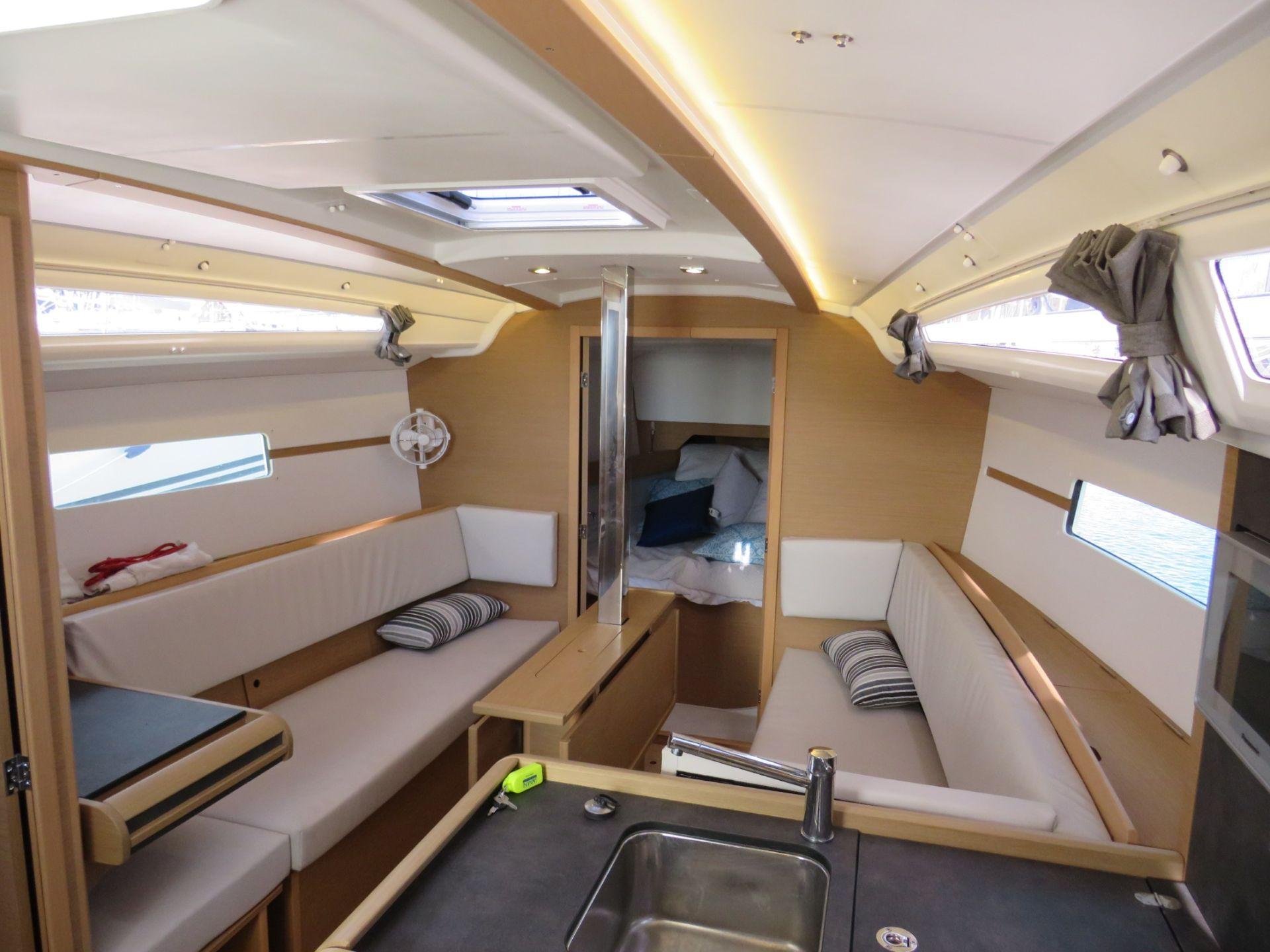 2020 Jeanneau Sun Odyssey 349