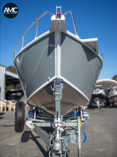 Carousel 3 of Makocraft 631 Island Cab HT
