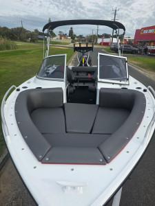 539 Wildrider SE Stacer, 115hp Mercury four stroke Pro XS & 1595kg drive on alloy trailer