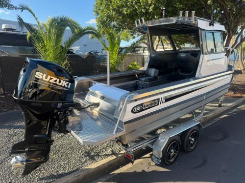 Carousel 2 of Kiwi Kraft 610 Hard Top, Suzuki 140HP Outboard on Trailer. Special Offer