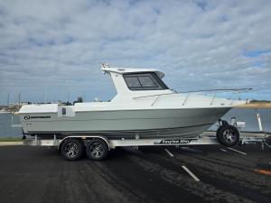 700HT Northbank, 300hp Mercury Verado four stroke & Easytow alloy drive on trailer
