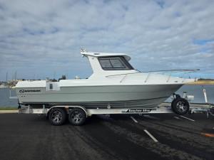 700HT Northbank, 300hp Mercury Verado four stroke & Easytow alloy drive on trailer