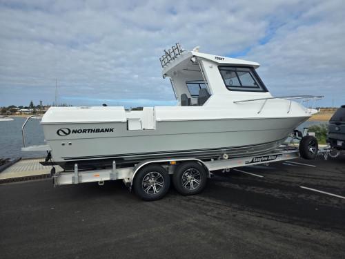 Carousel 2 of 700HT Northbank, 300hp Mercury Verado four stroke & Easytow alloy drive on trailer
