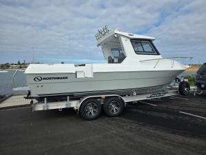 700HT Northbank, 300hp Mercury Verado four stroke & Easytow alloy drive on trailer