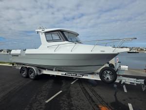 700HT Northbank, 300hp Mercury Verado four stroke & Easytow alloy drive on trailer