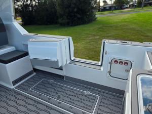 700HT Northbank, 300hp Mercury Verado four stroke & Easytow alloy drive on trailer