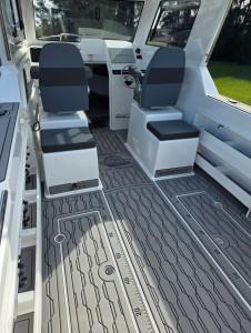 700HT Northbank, 300hp Mercury Verado four stroke & Easytow alloy drive on trailer