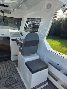 700HT Northbank, 300hp Mercury Verado four stroke & Easytow alloy drive on trailer