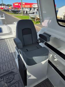 700HT Northbank, 300hp Mercury Verado four stroke & Easytow alloy drive on trailer