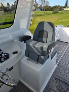700HT Northbank, 300hp Mercury Verado four stroke & Easytow alloy drive on trailer