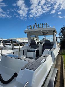 700HT Northbank, 300hp Mercury Verado four stroke & Easytow alloy drive on trailer