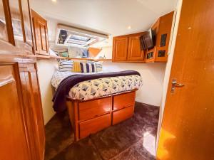 ​​​​​​​1998 Viking 60 Motor Yacht