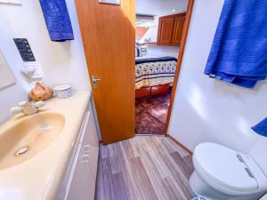 ​​​​​​​1998 Viking 60 Motor Yacht