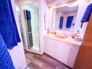 ​​​​​​​1998 Viking 60 Motor Yacht