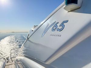 2004 Princess V65 Sports Cruiser