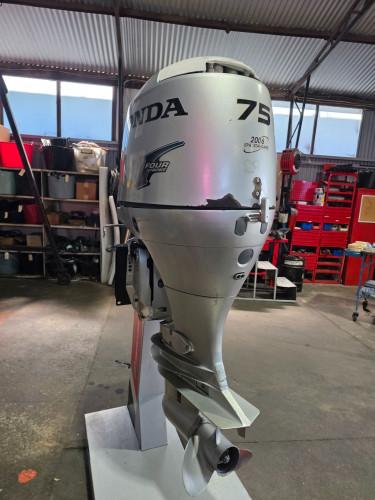Carousel 2 of 75hp Honda four stroke long shaft