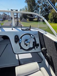 519 Searunner SE Stacer, 115hp Mercury four stroke Command thrust & 1400kg alloy drive on trailer