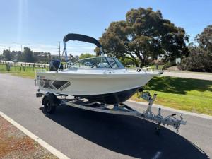 Quintrex 430 Fishabout (NEW B65711)