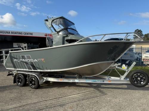 Formosa 595 Centre Cab Pro Deck