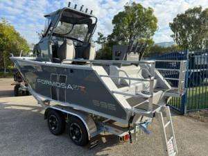 Formosa 595 Centre Cab Pro Deck