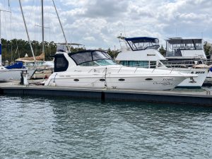 2000 Cruisers Yachts 3375 Express