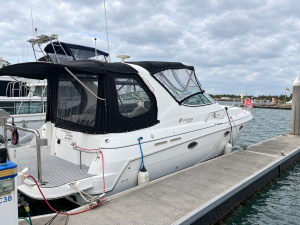2000 Cruisers Yachts 3375 Express