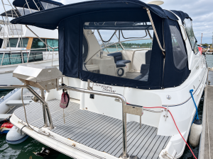 2000 Cruisers Yachts 3375 Express