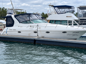 2000 Cruisers Yachts 3375 Express