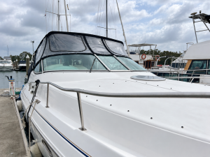 2000 Cruisers Yachts 3375 Express