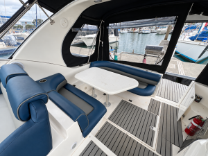 2000 Cruisers Yachts 3375 Express