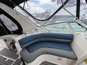 2000 Cruisers Yachts 3375 Express