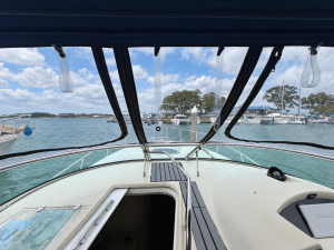 2000 Cruisers Yachts 3375 Express