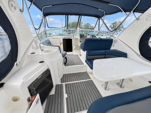 2000 Cruisers Yachts 3375 Express