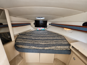 2000 Cruisers Yachts 3375 Express