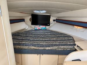 2000 Cruisers Yachts 3375 Express