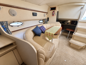 2000 Cruisers Yachts 3375 Express