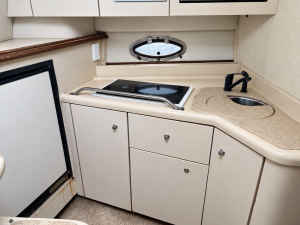 2000 Cruisers Yachts 3375 Express